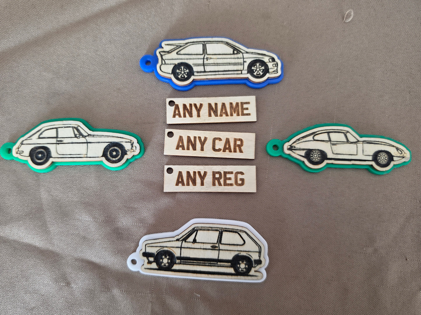 Custom Laser-Etched Vintage Car Keyring / Personalised Retro Car Keychain