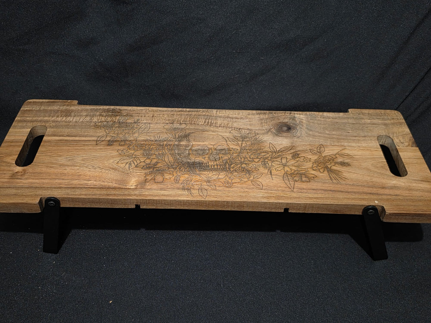 Memento Vivere / Skull & Flowers Acacia Serving Table